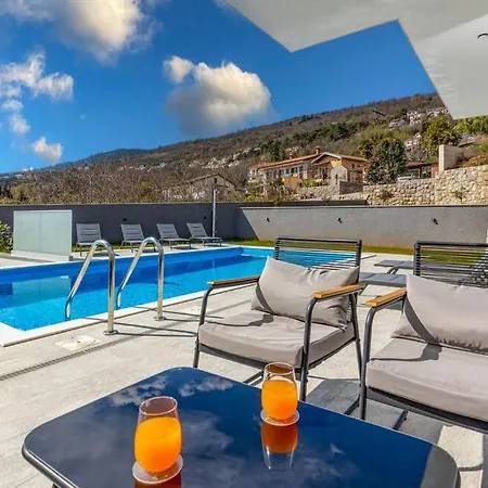 Διαμέρισμα Agata Lovran